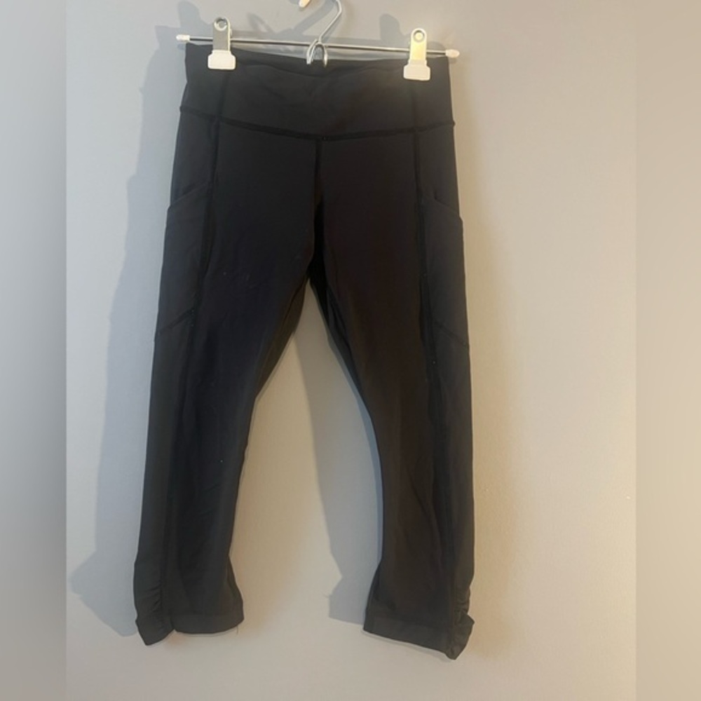 Lululemon crop black  Leggings‎ size 4